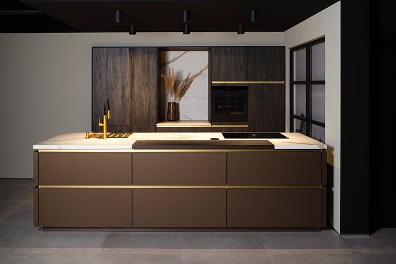 Tulp-Geborsteld-Brons-eilandkeuken