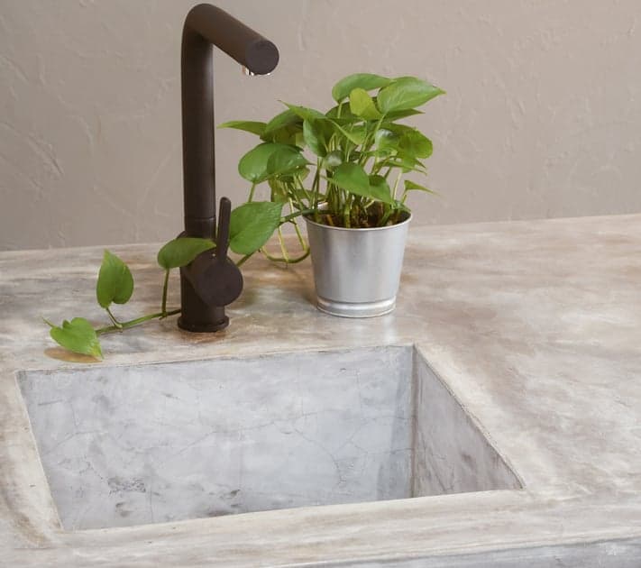 Betonnen werkblad met spoelbak