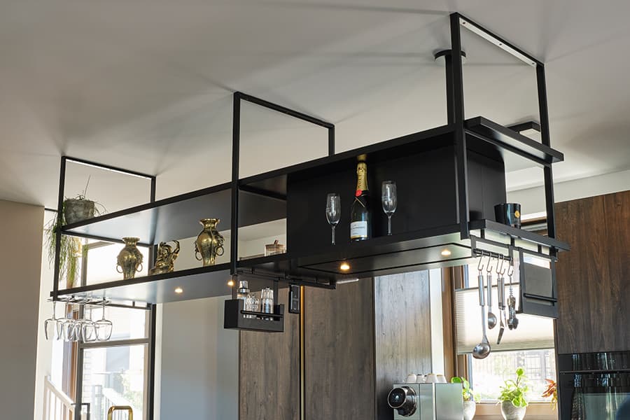 Opbergruimte boven kookeiland keuken