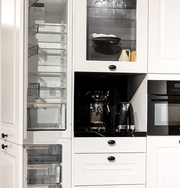 Klassiek landelijke keuken wit met zwart.jpg