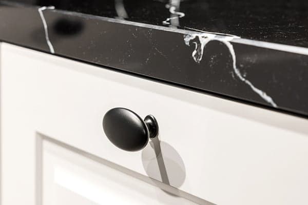 Sfeer klassieke keuken wit met zwart.jpg