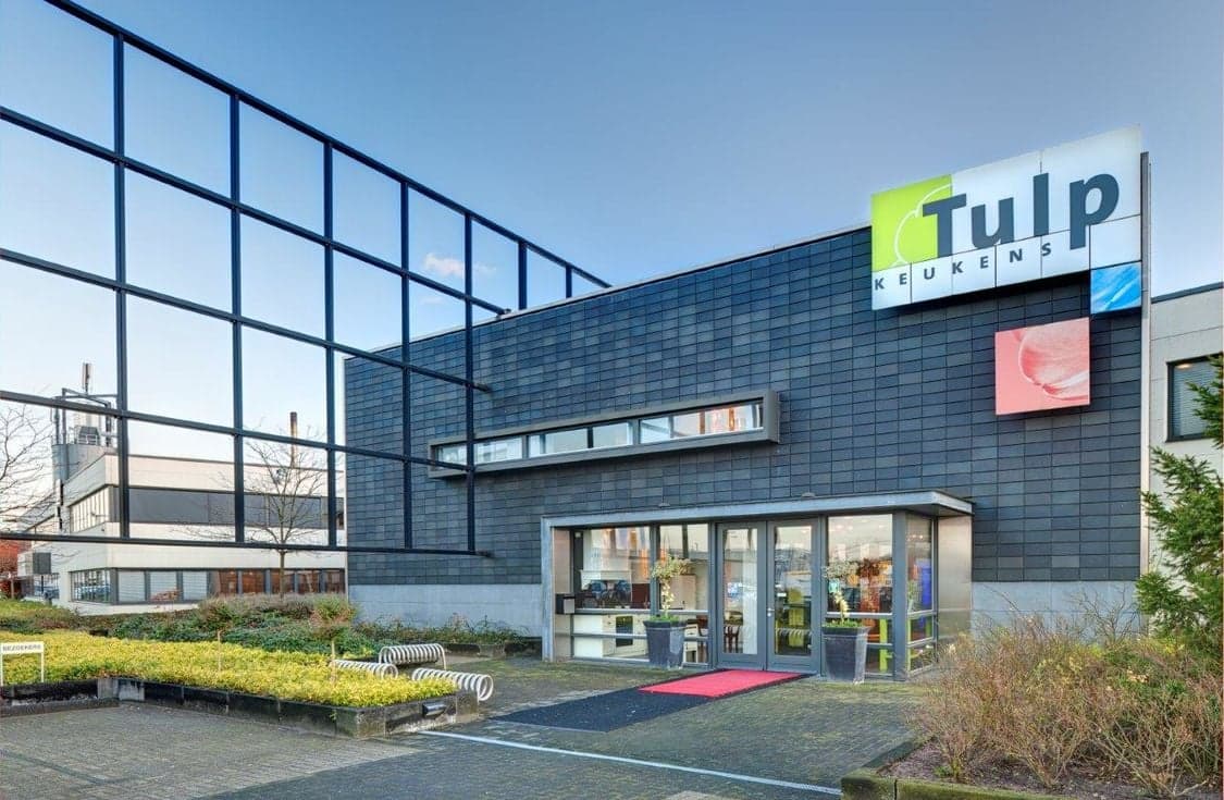 Opening van de eerste showroom