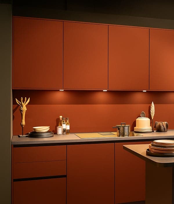 Terracotta-kastenwand-in-rechte-keuken-modern